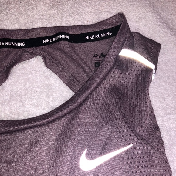 Nike training tank - Picture 4 of 8